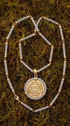 Collana con ciondolo a forma di medaglione con il simbolo del Cancro in oro giallo 18 carati di Fred Paris
