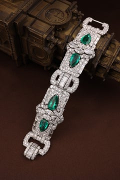 Bracciale Art Déco in platino con smeraldi e diamanti, 1920 circa, 72,75 g