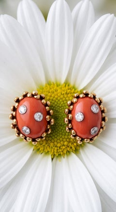 Pendientes de clip de David Webb en oro de 18 quilates con coral, cabujón y diamantes, estilo vintage