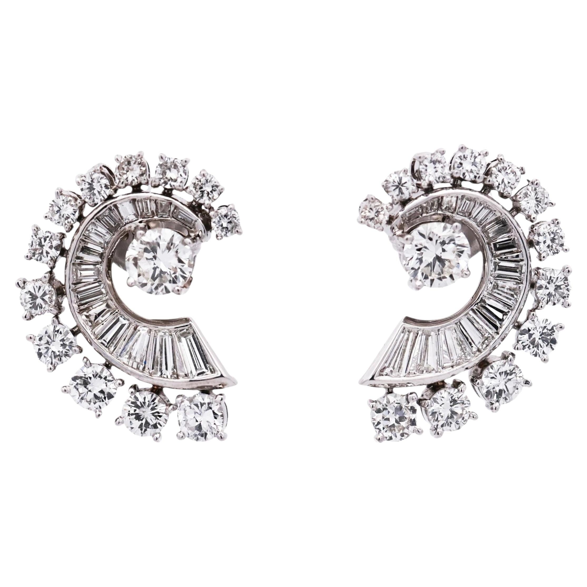 Boucles d'oreilles pendantes en platine et diamants, fin du XXe siècle, poids total : 4 carats