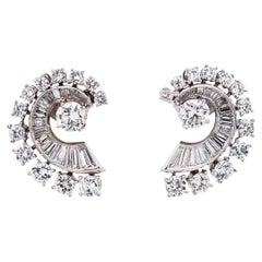 Boucles d'oreilles pendantes en platine et diamants, fin du XXe siècle, poids total : 4 carats