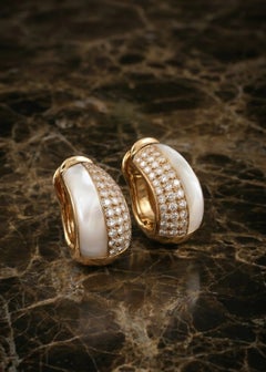 Bvlgari, Ohrringe aus 18-karätigem Gold mit Perlmutt und Diamanten