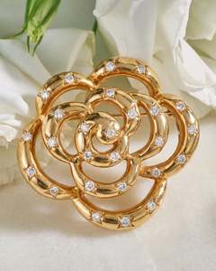 Van Cleef & Arpels, Brosche „Camellia“ aus 18-karätigem Gold mit Diamanten