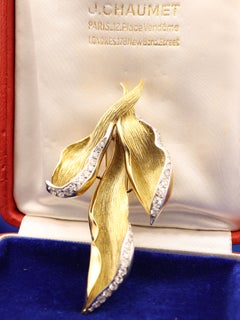 Chaumet Paris 18K Gold Diamond Leaf Brooch, Mid-20th Century, 1.5ct