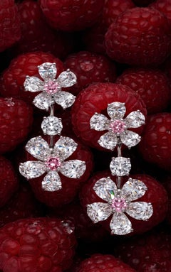 Orecchini pendenti Graff Floral in oro bianco 18 carati con diamanti rosa