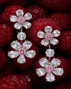 Orecchini pendenti Graff Floral in oro bianco 18 carati con diamanti rosa