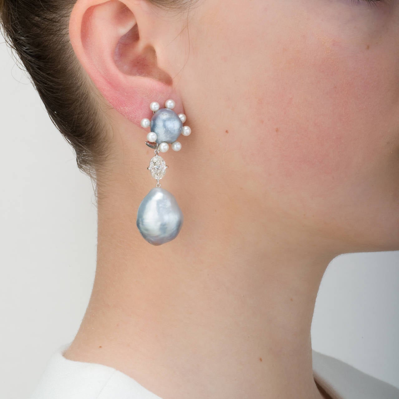 Women's Pearl Diamond Gold Drop Earrings For Sale