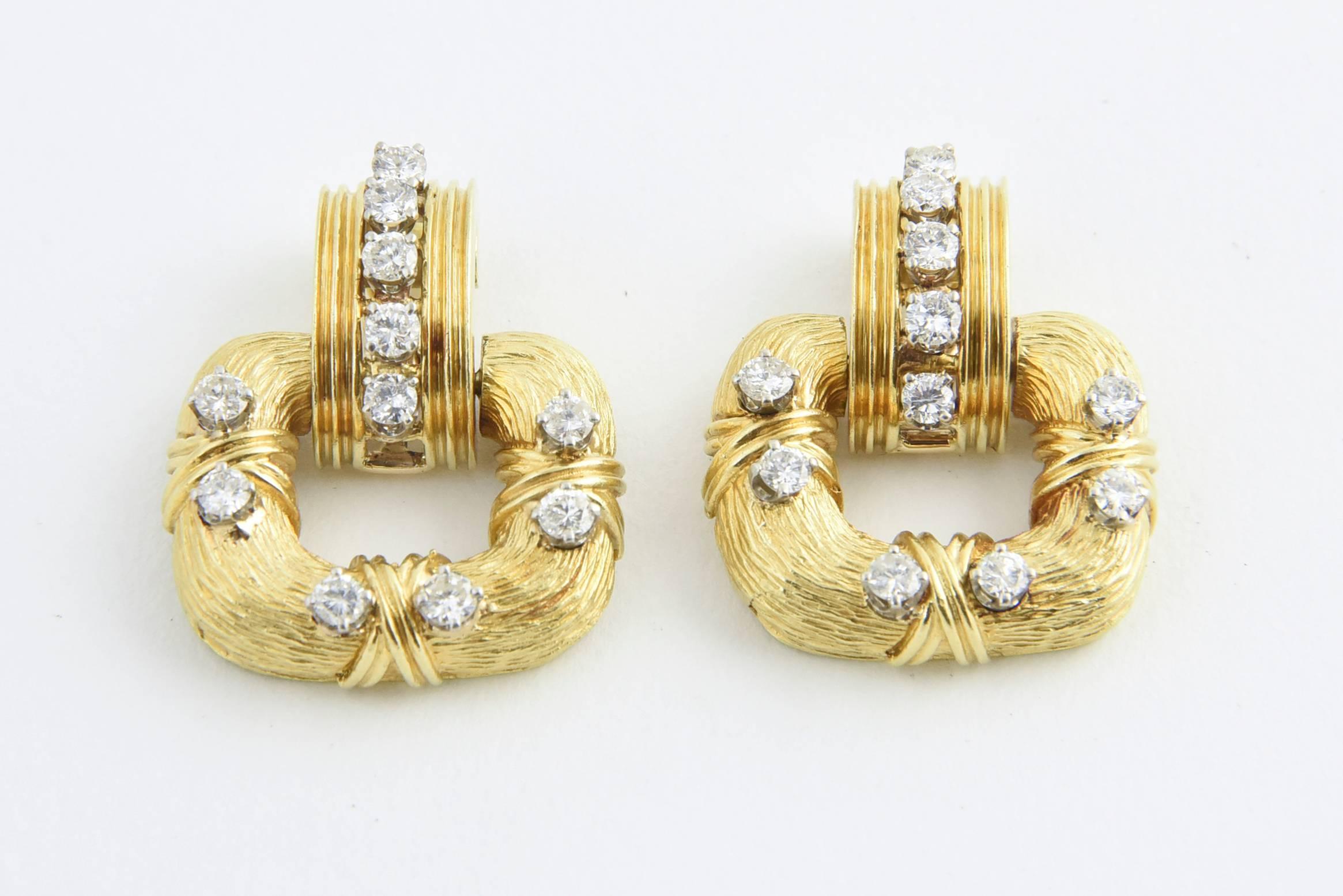1970s La Triomphe Large Dangling Diamond Gold Door Knocker Earrings In Excellent Condition In Miami Beach, FL