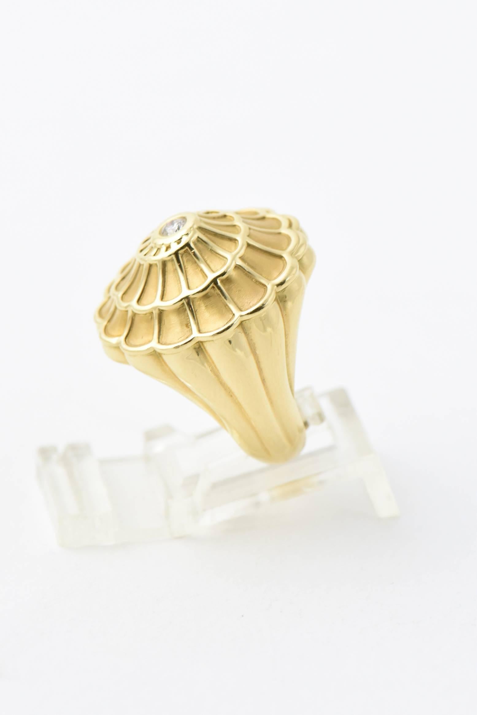 Round Cut Carrera y Carrera Afrodita Diamond and Gold Flower Cocktail Ring
