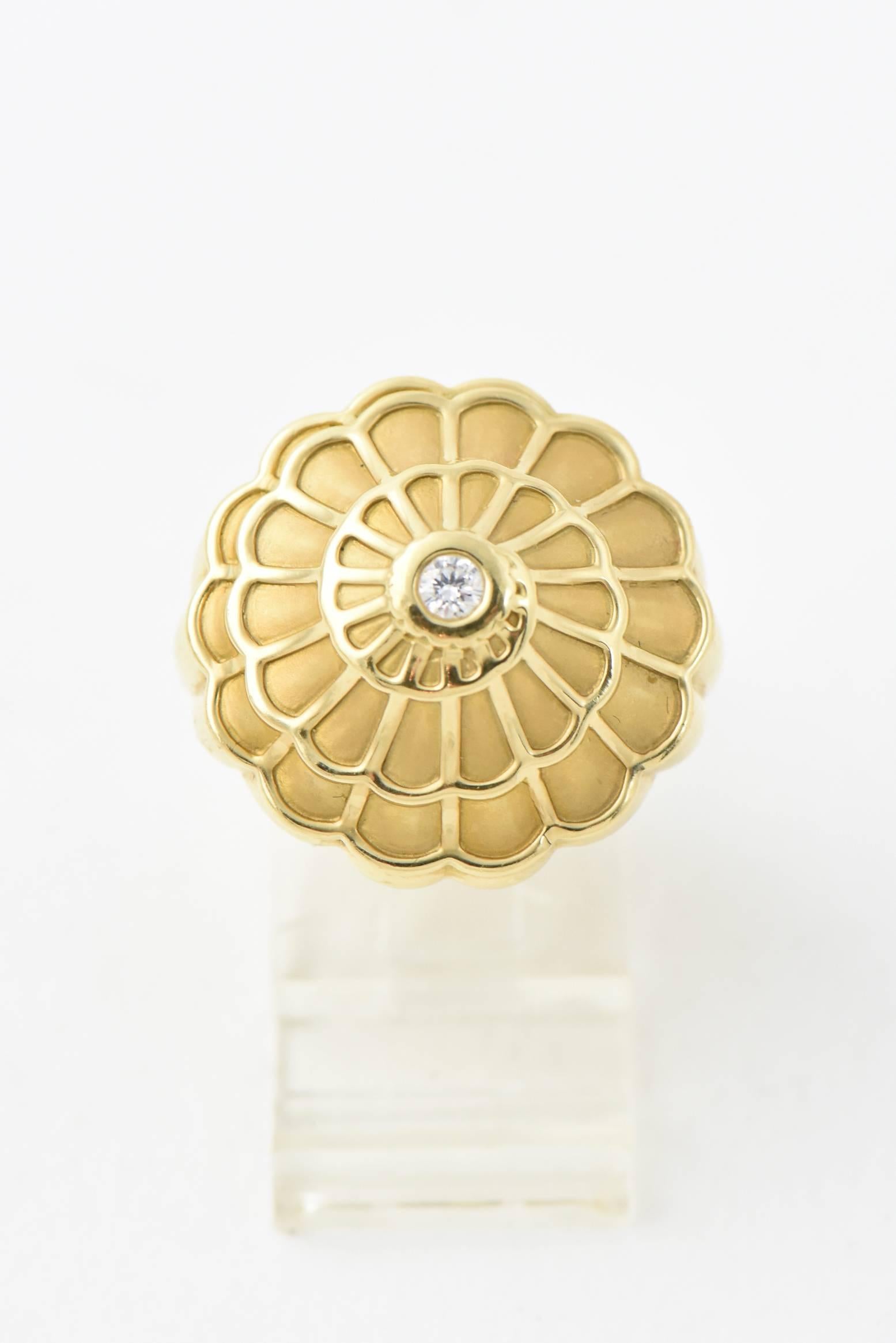 Carrera y Carrera Afrodita Diamond and Gold Flower Cocktail Ring 2