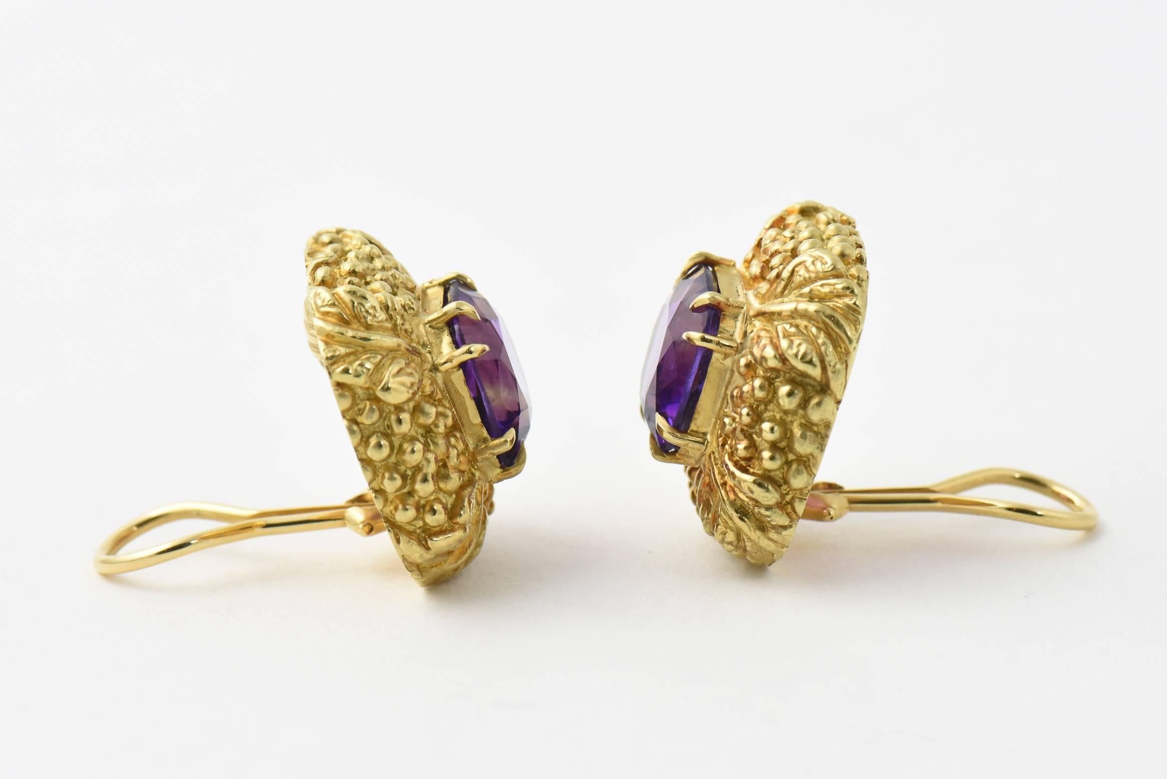 Highly Stylized Amethyst Gold Square Earclips Earrings In Excellent Condition In Miami Beach, FL