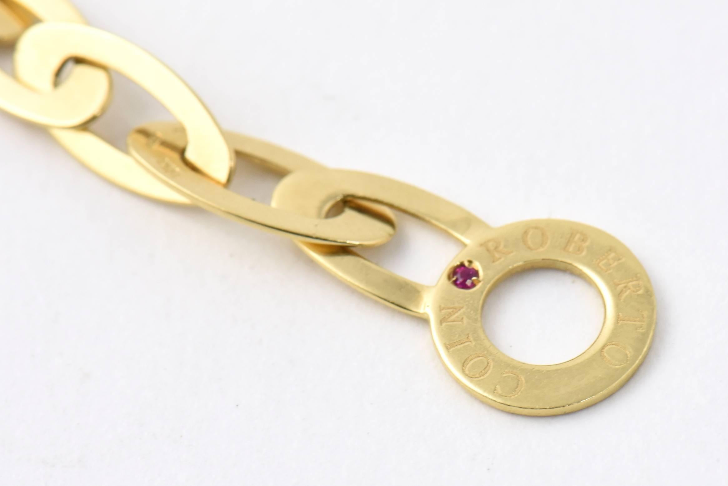 The Roberto Coin Chic & Shine collection, featuring this gold chain, will give your style a new dimension. Designed in 18kt yellow gold, flat oval links in various sizes join together to form a spectacular 18