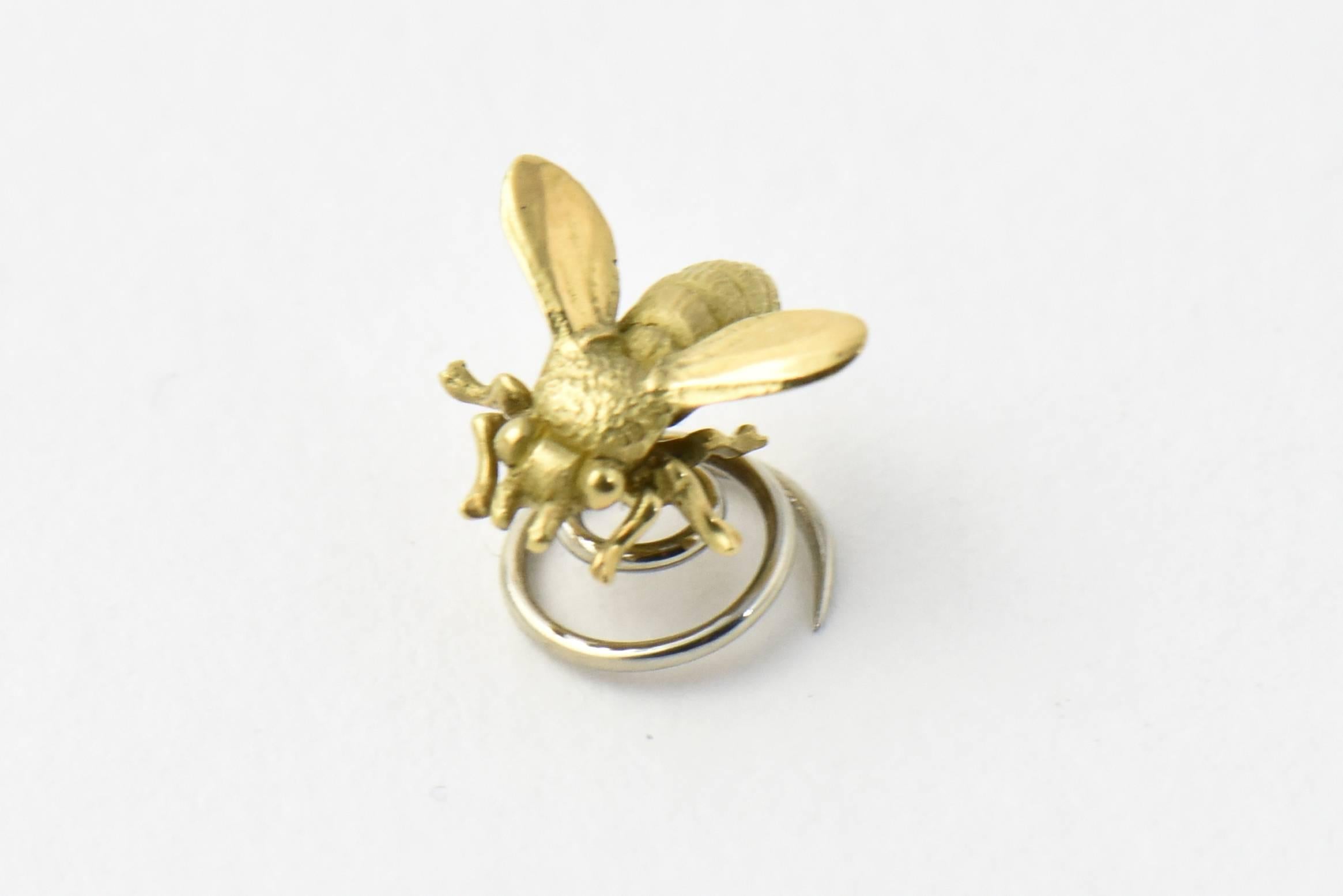 18K yellow gold bee pin with metal corkscrew back that can be used in hair, a lapel, veil, sweater, or hat. Marked "750" for 18K gold.
