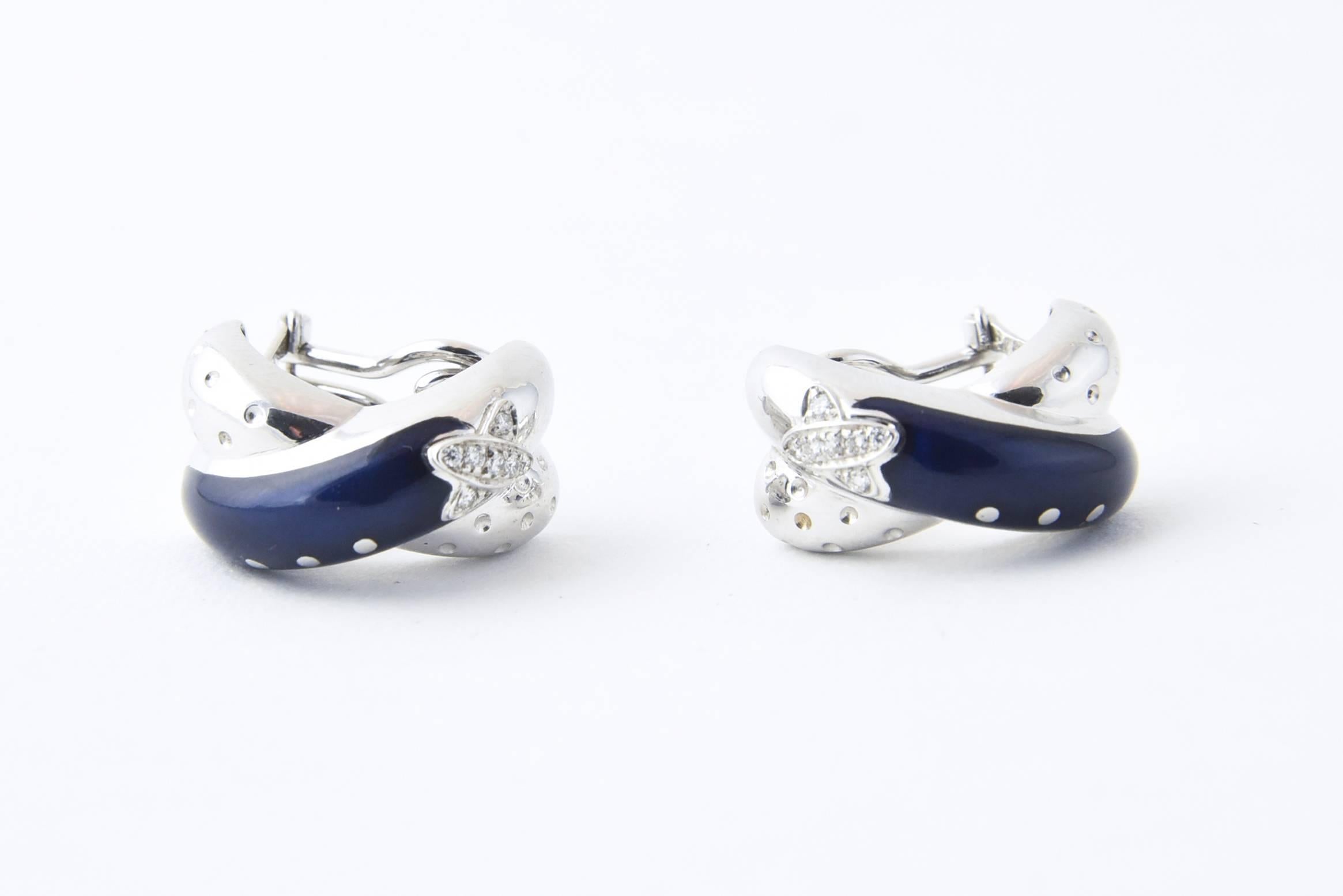 Nouvelle Bague Navy Enamel and Diamond White Gold Earrings In Excellent Condition In Miami Beach, FL