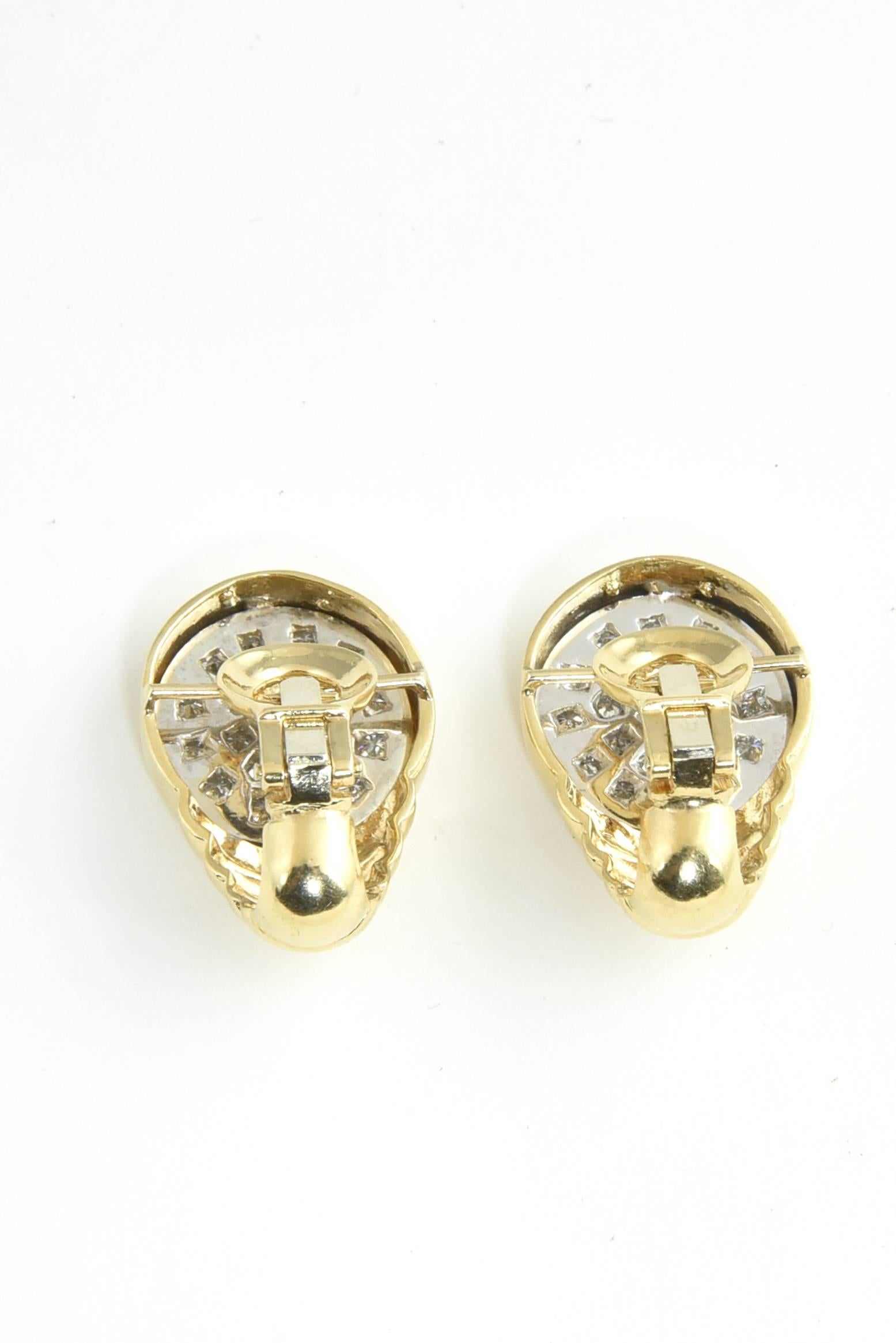 1970s Pave Diamond Ribbed Gold Clip Earrings In Excellent Condition For Sale In Miami Beach, FL