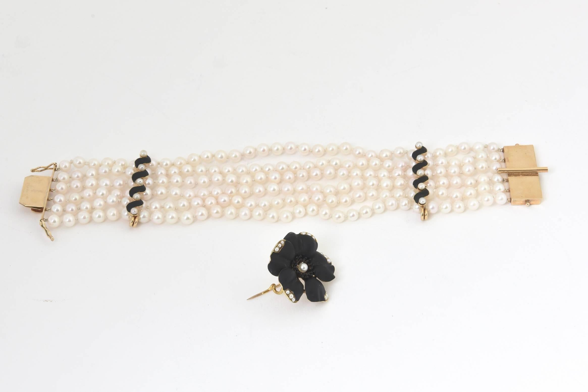 Viktorianische viktorianische schwarze Emaille Stiefmütterchen-Goldbrosche mit passendem Perlenarmband im Angebot 1