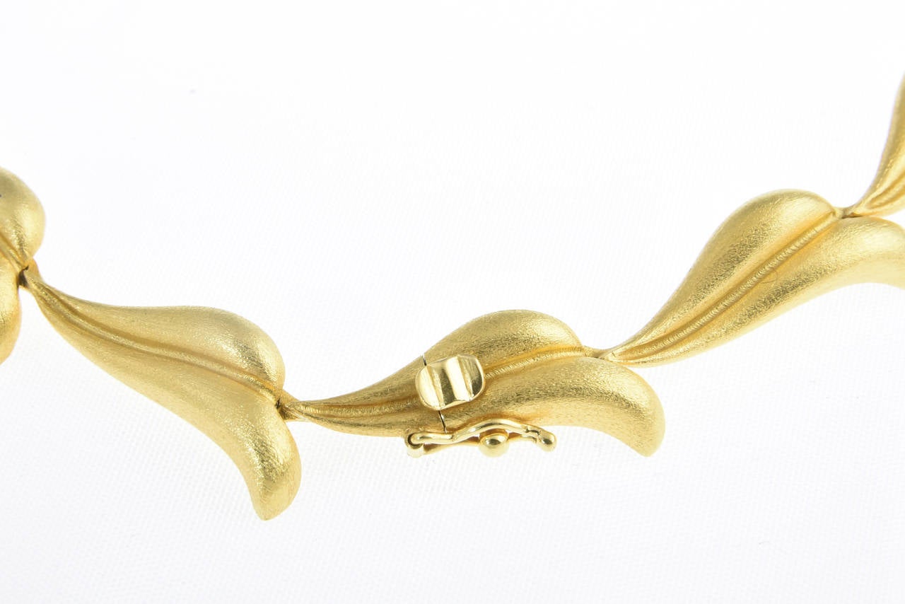 20th Century Yellow Gold Feather Leaf Necklace For Sale at 1stDibs
