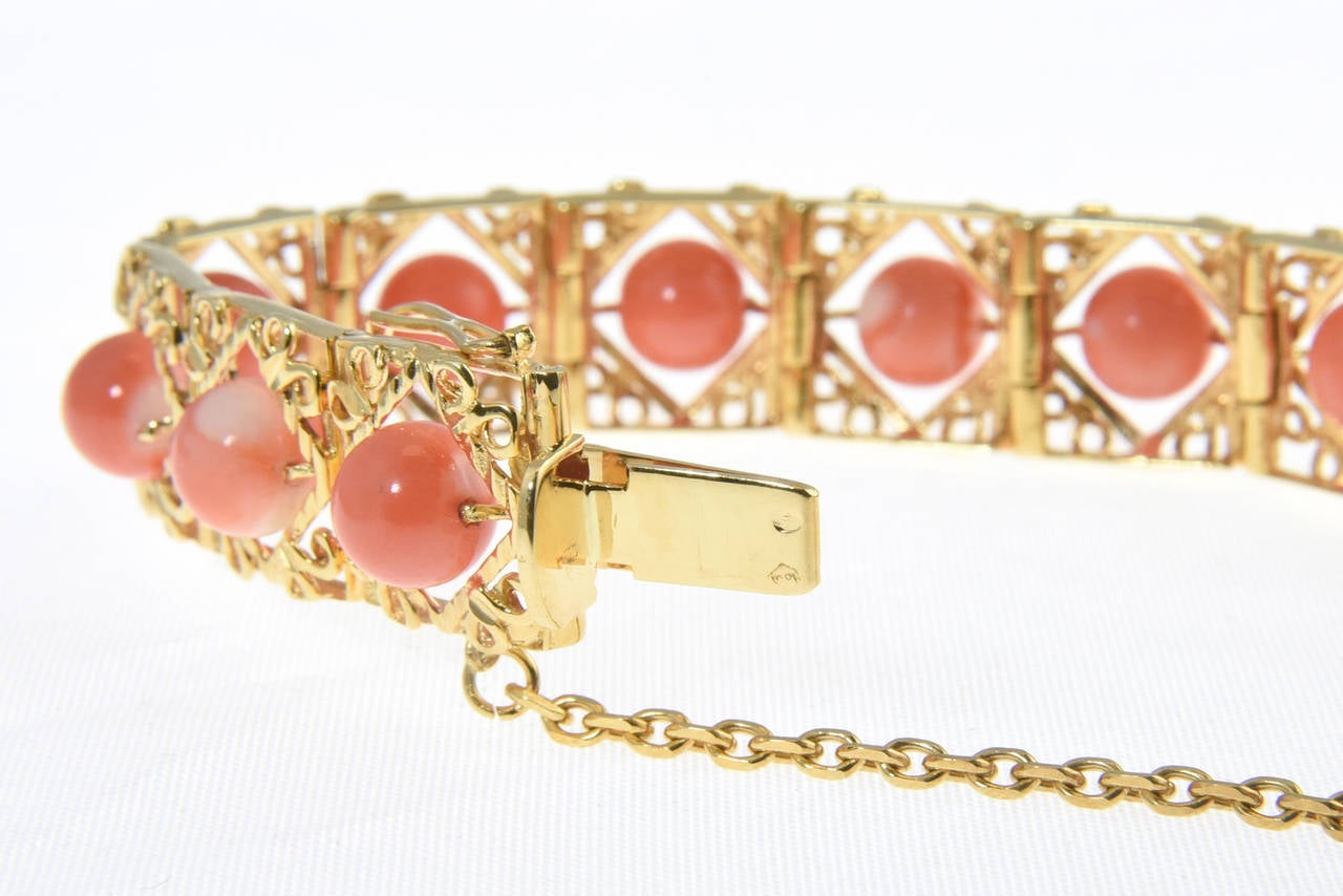 Women's 1970s Highly Stylized Coral Gold Link Bracelet