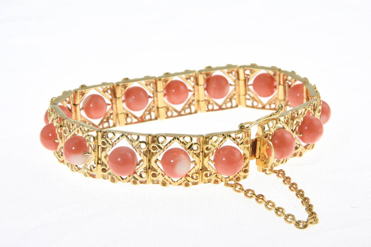 1970s Highly Stylized Coral Gold Link Bracelet For Sale 1