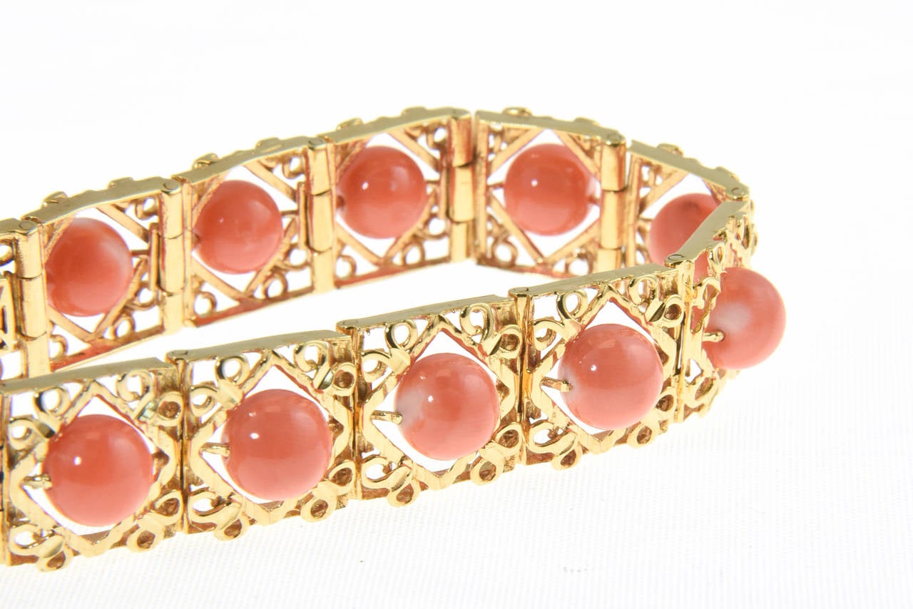 1970s Highly Stylized Coral Gold Link Bracelet For Sale 2