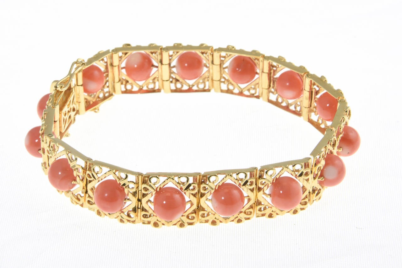 1970s Highly Stylized Coral Gold Link Bracelet 3