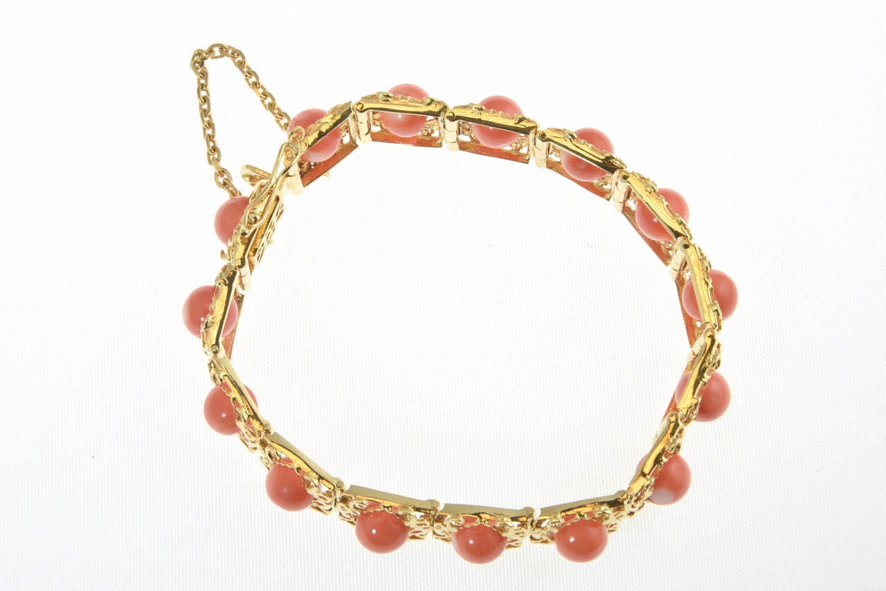 1970s Highly Stylized Coral Gold Link Bracelet For Sale 4