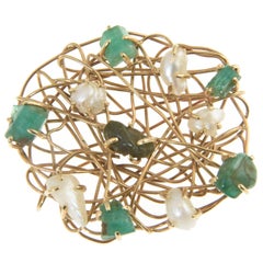 1960s Freeform Cultured Pearl Emerald Gold Wire Brooch