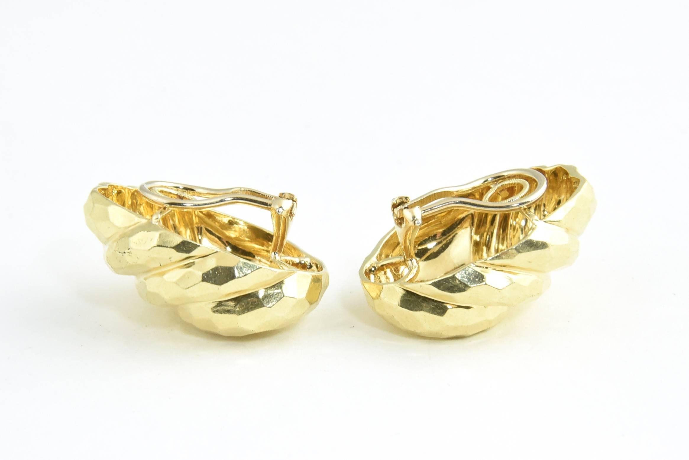 Henry Dunay Hammered Gold Teardrop Swirl Earrings In Excellent Condition In Miami Beach, FL