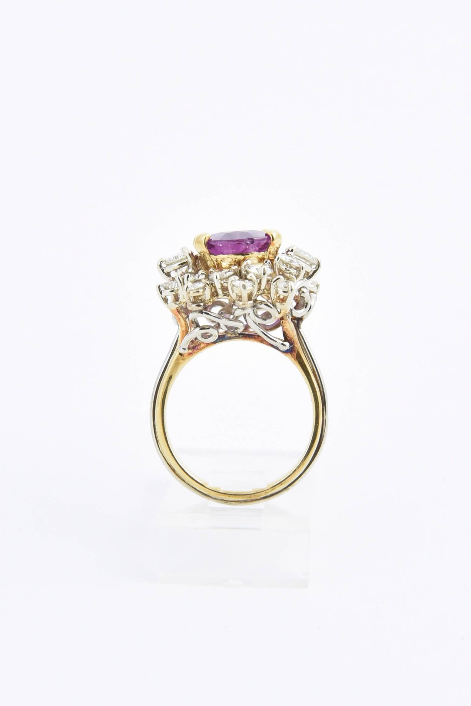 4 Carat Oval Pinkish Purple Sapphire Diamond Gold Cocktail Ring with GIA Cert In Good Condition For Sale In Miami Beach, FL