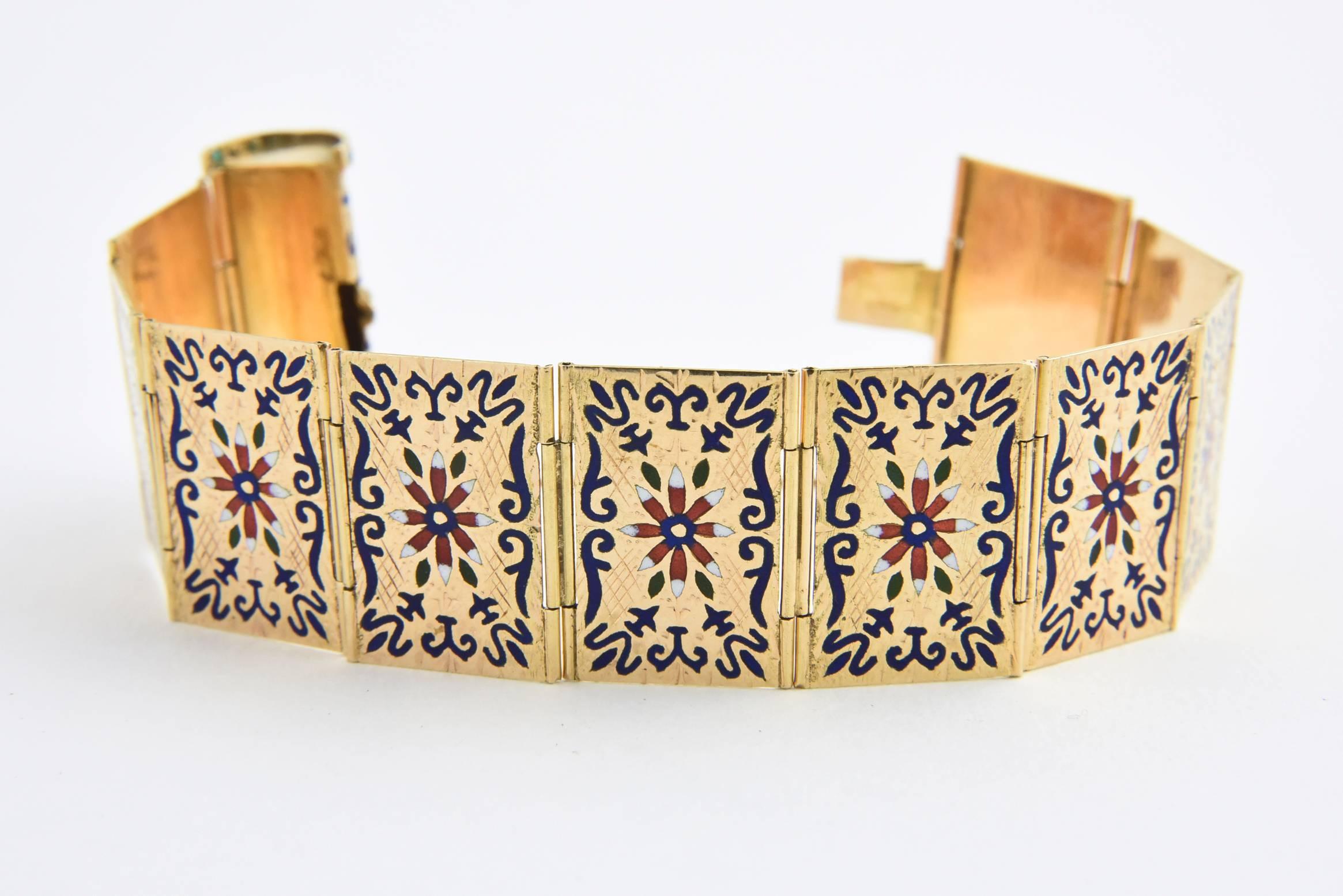 Early 20th Century Renaissance Revival Enameled and Jewelled Gold Book Bracelet 2