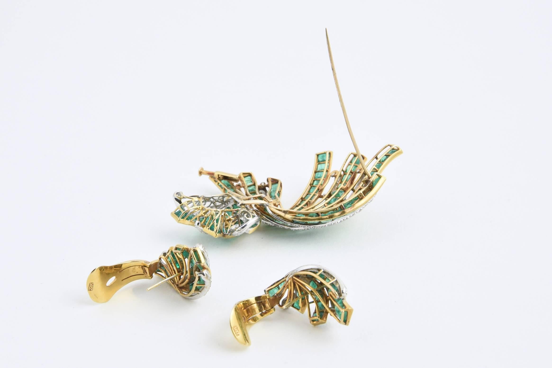Retro Diamond Emerald Gold Brooch and Earrings Suite For Sale 1