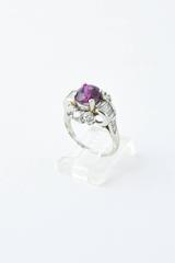 Anello in platino con zaffiro rosa intenso non riscaldato e diamante