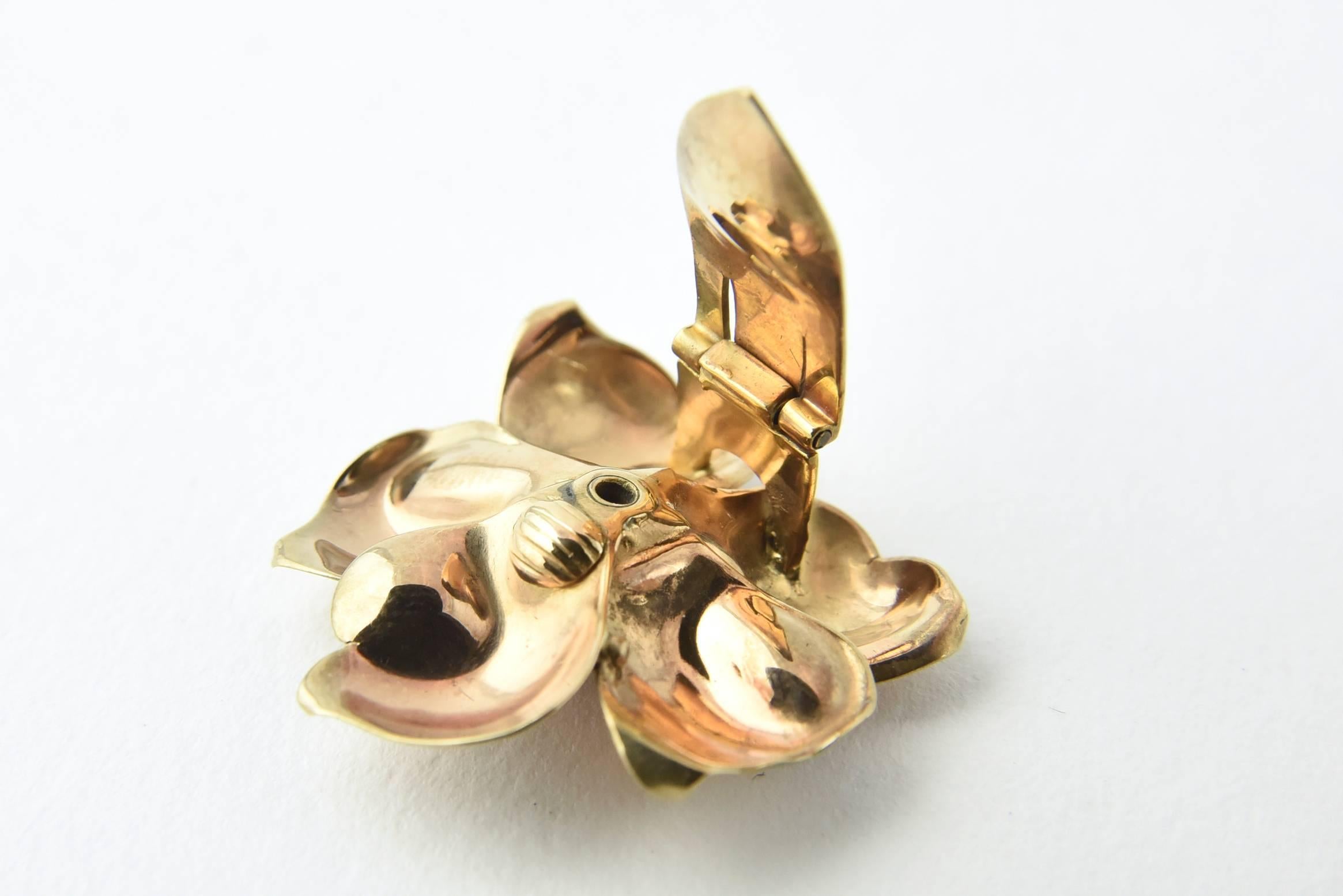 1940s Retro Sapphire Ruby Rose Gold Flower Earrings Clips In Good Condition In Miami Beach, FL