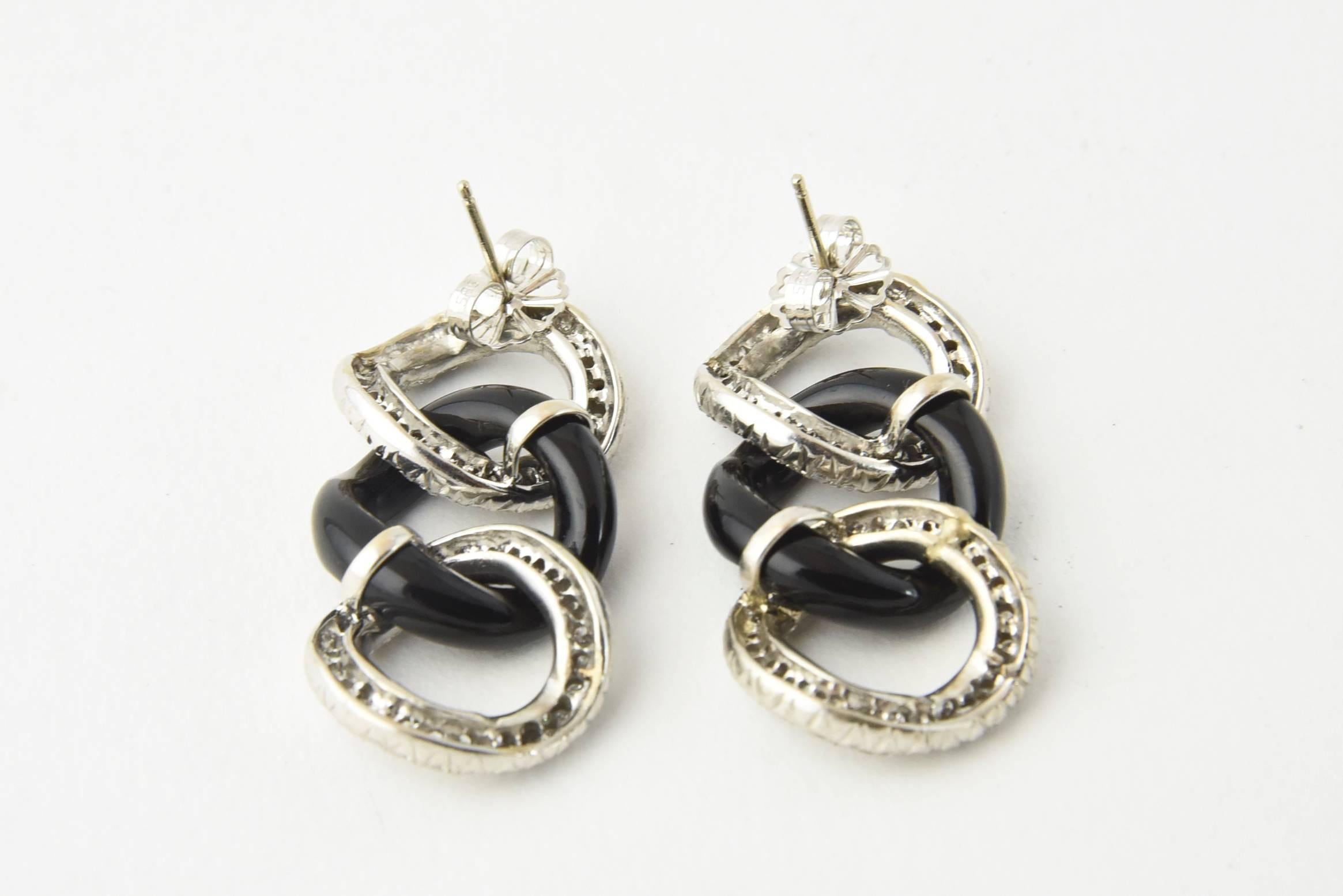 Pave Diamond and Onyx Link Dangling Earrings In Excellent Condition In Miami Beach, FL