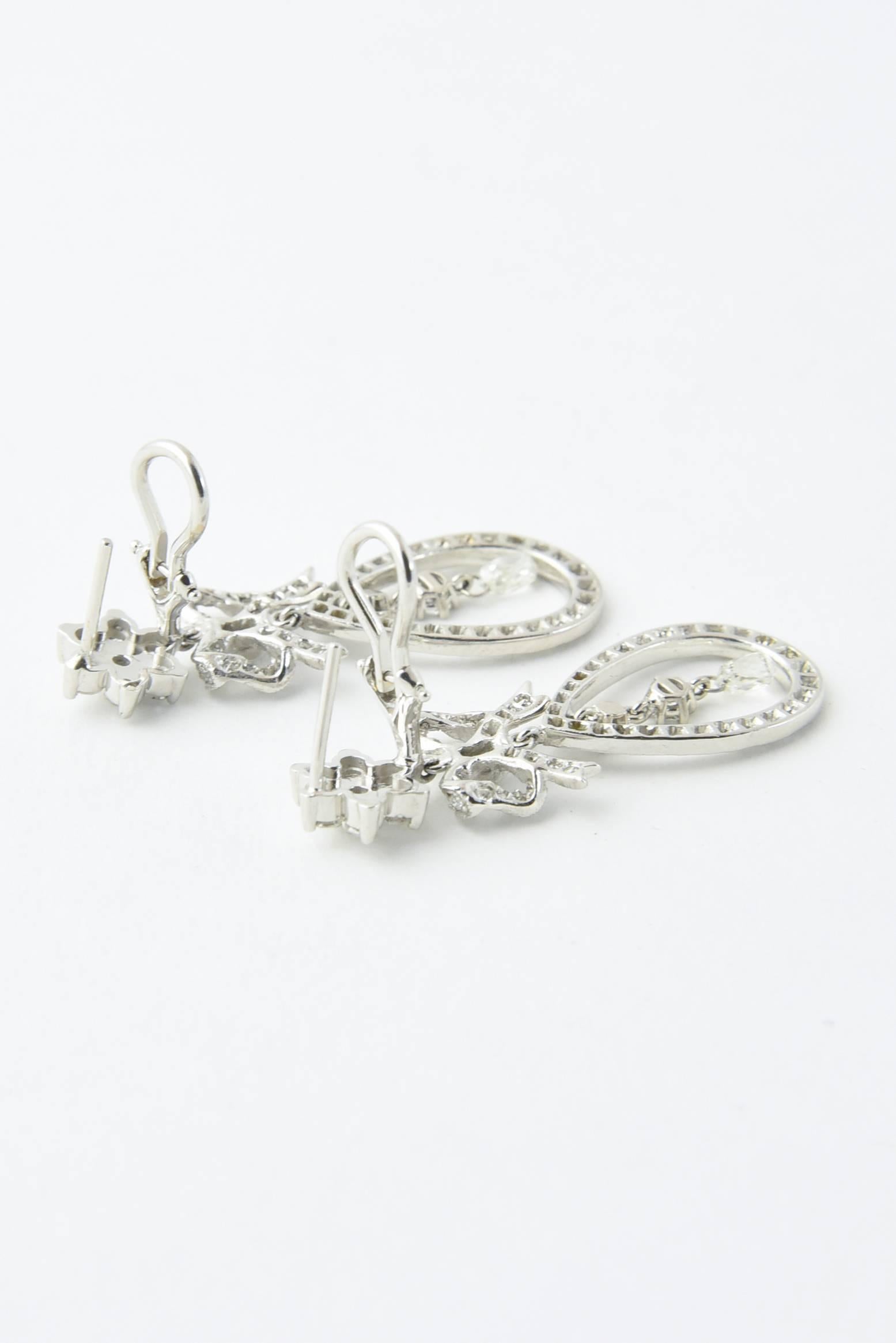 Round Cut Belle Époque Style Diamond Bow and Flower Dangling White Gold Earrings For Sale