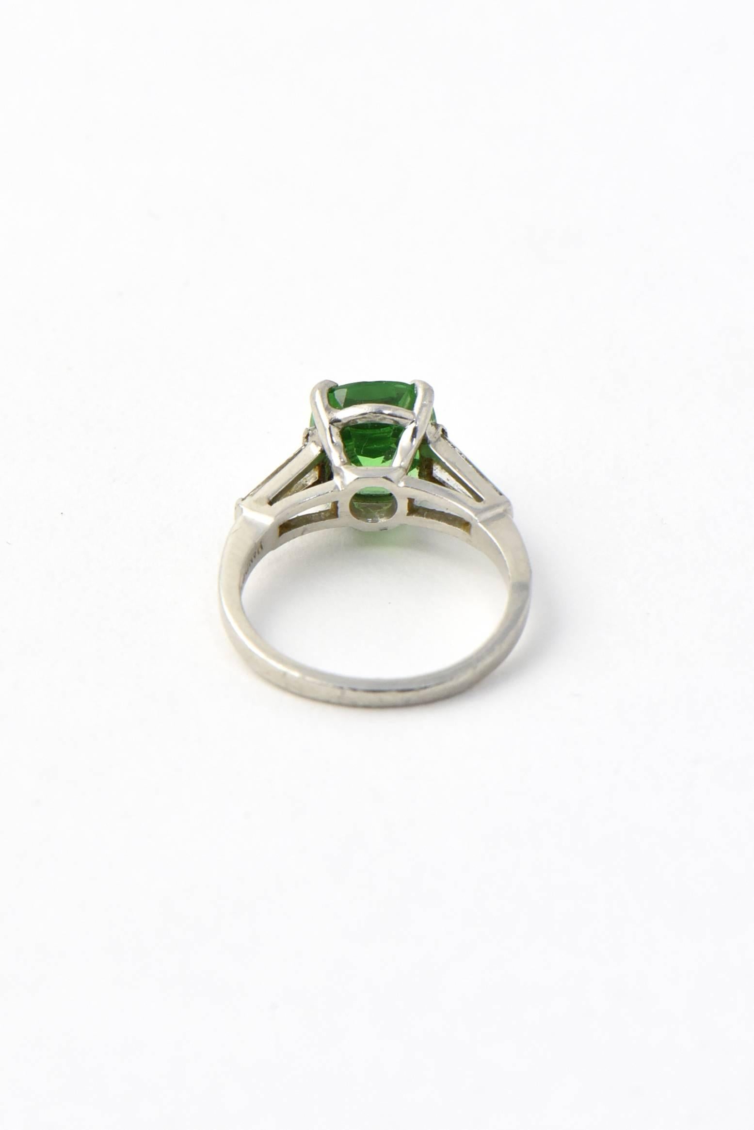 Anillo de platino con diamante granate tsavorita en forma de cojín de 2,78 quilates en venta 2