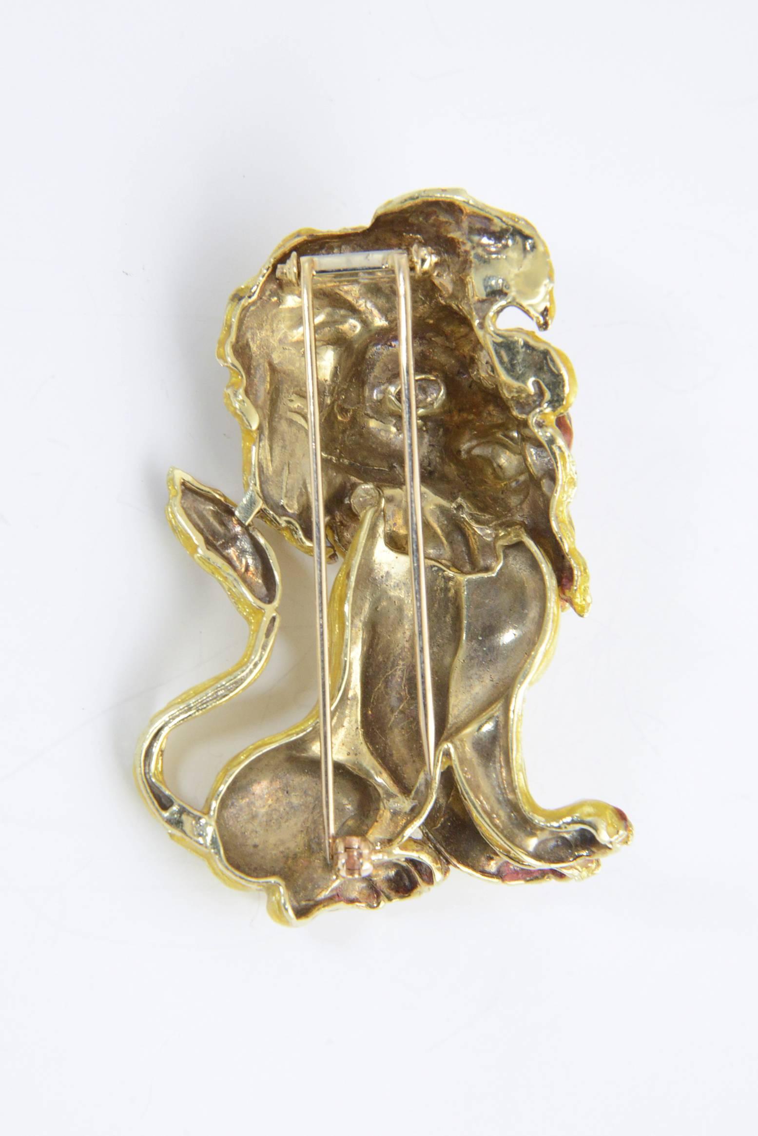 1960s Whimsical Enamel Diamond Yellow Gold Lion Leo Brooch Pin In Good Condition For Sale In Miami Beach, FL
