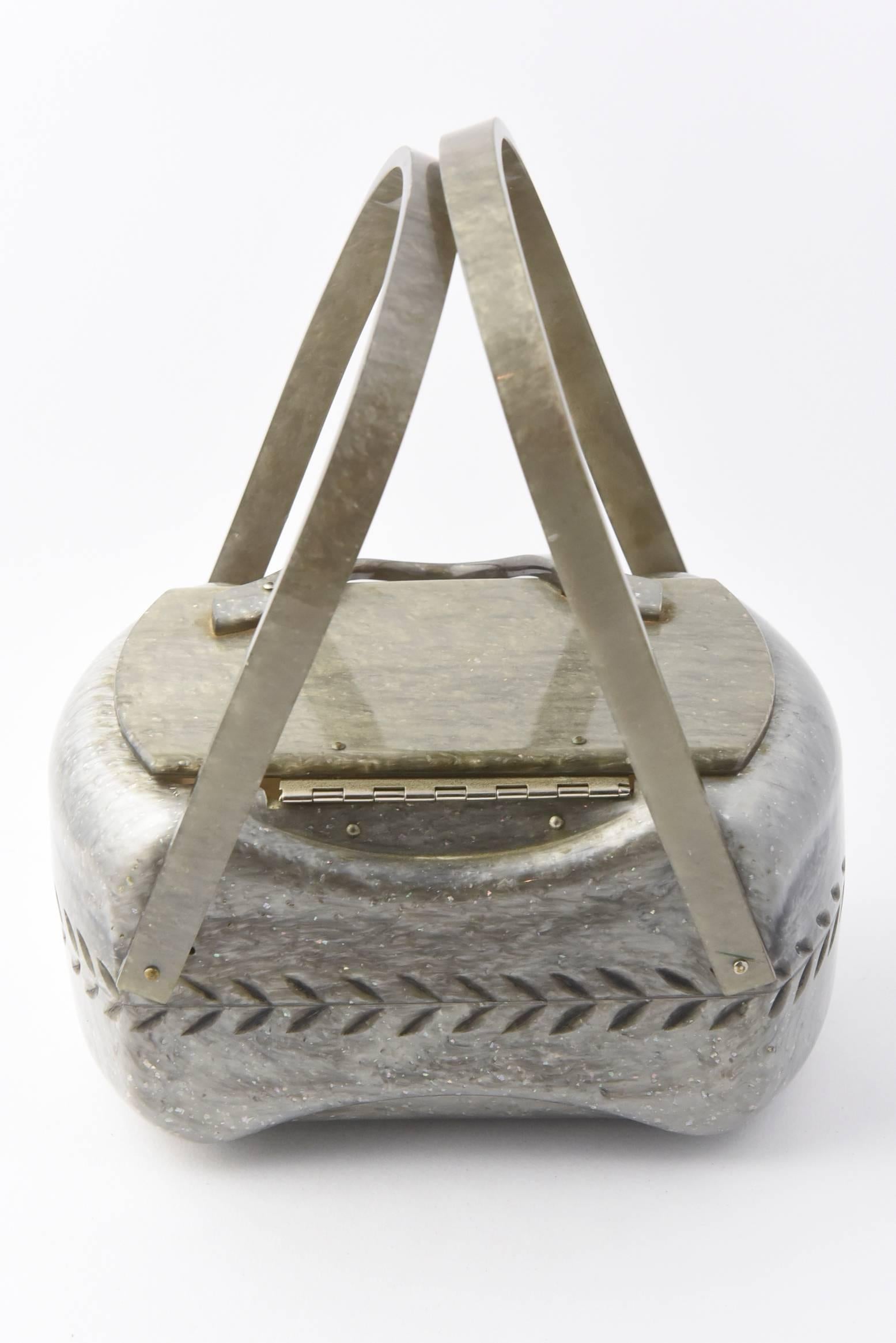 wellyn Perlenbesetzte graue Lucite-Handtasche 2