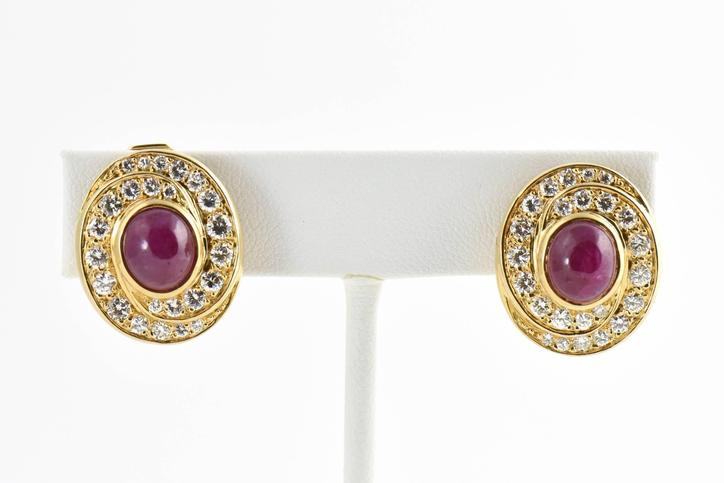 Burma Ruby and Diamond Swirl Gold Earclips In Excellent Condition In Miami Beach, FL
