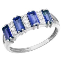 Bague en or blanc avec diamant et saphir bleu taillés en baguette, pour femme