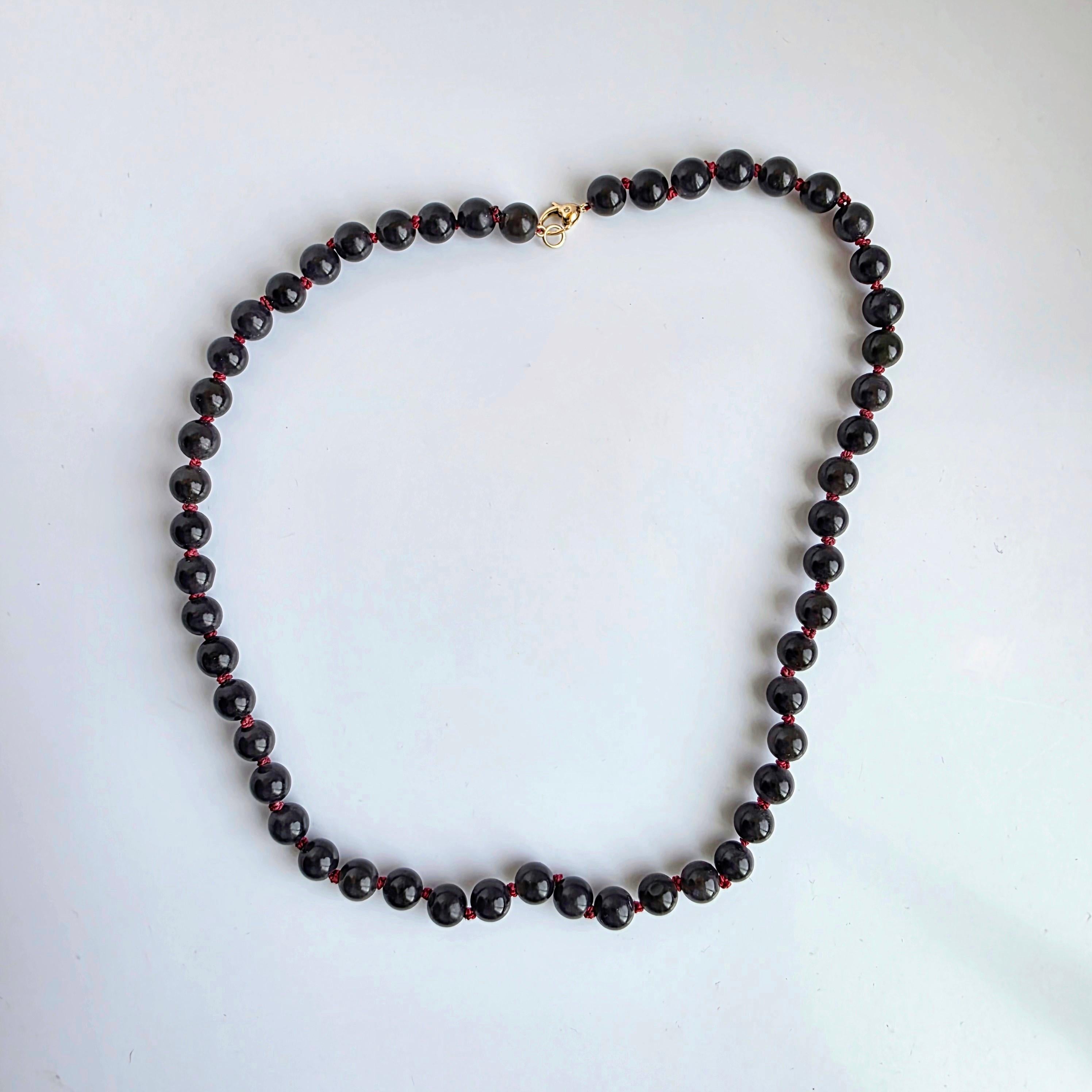 Este precioso collar de 18