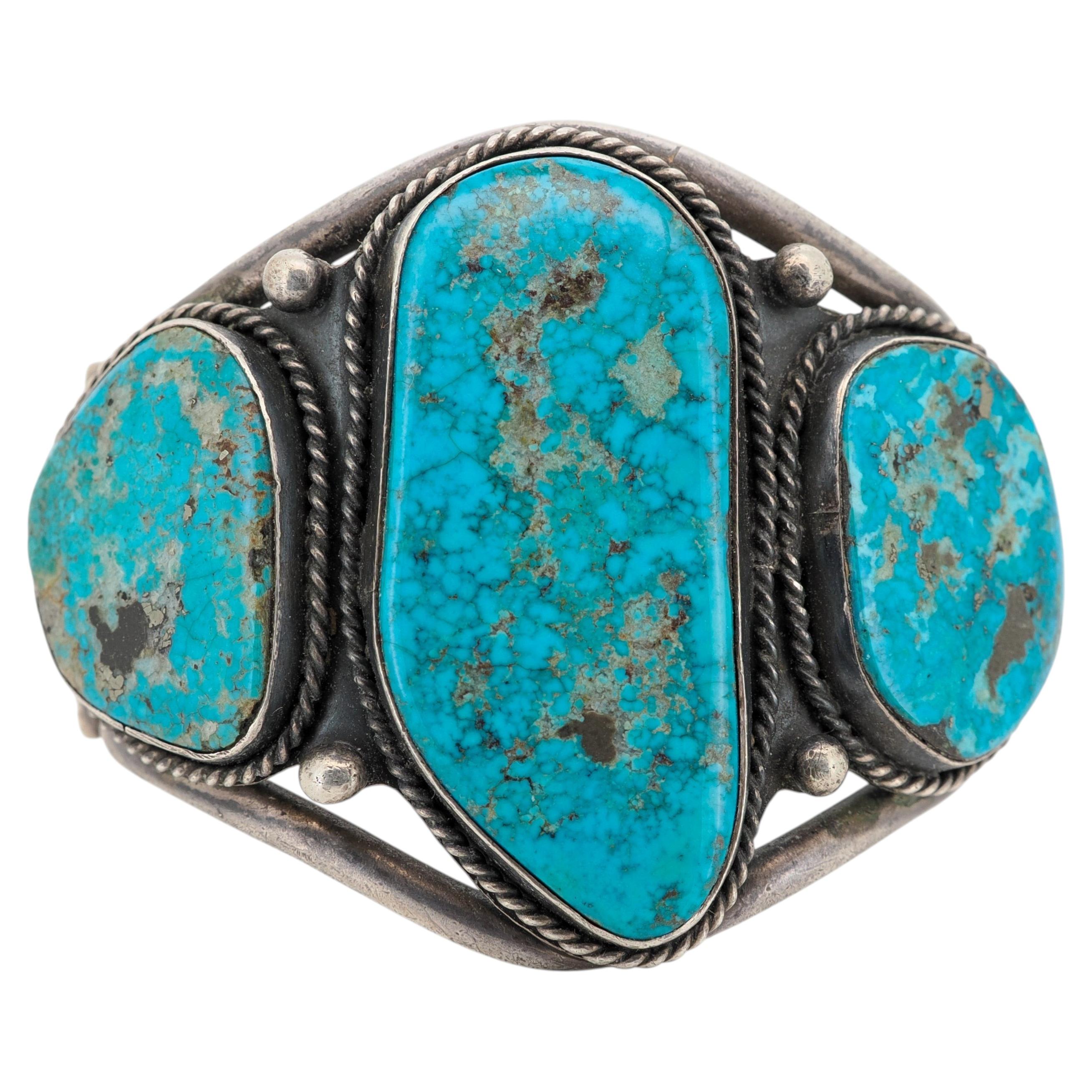 Brazalete monumental de plata con tres piedras de turquesa de Lone Mountain, de los años 60 en venta