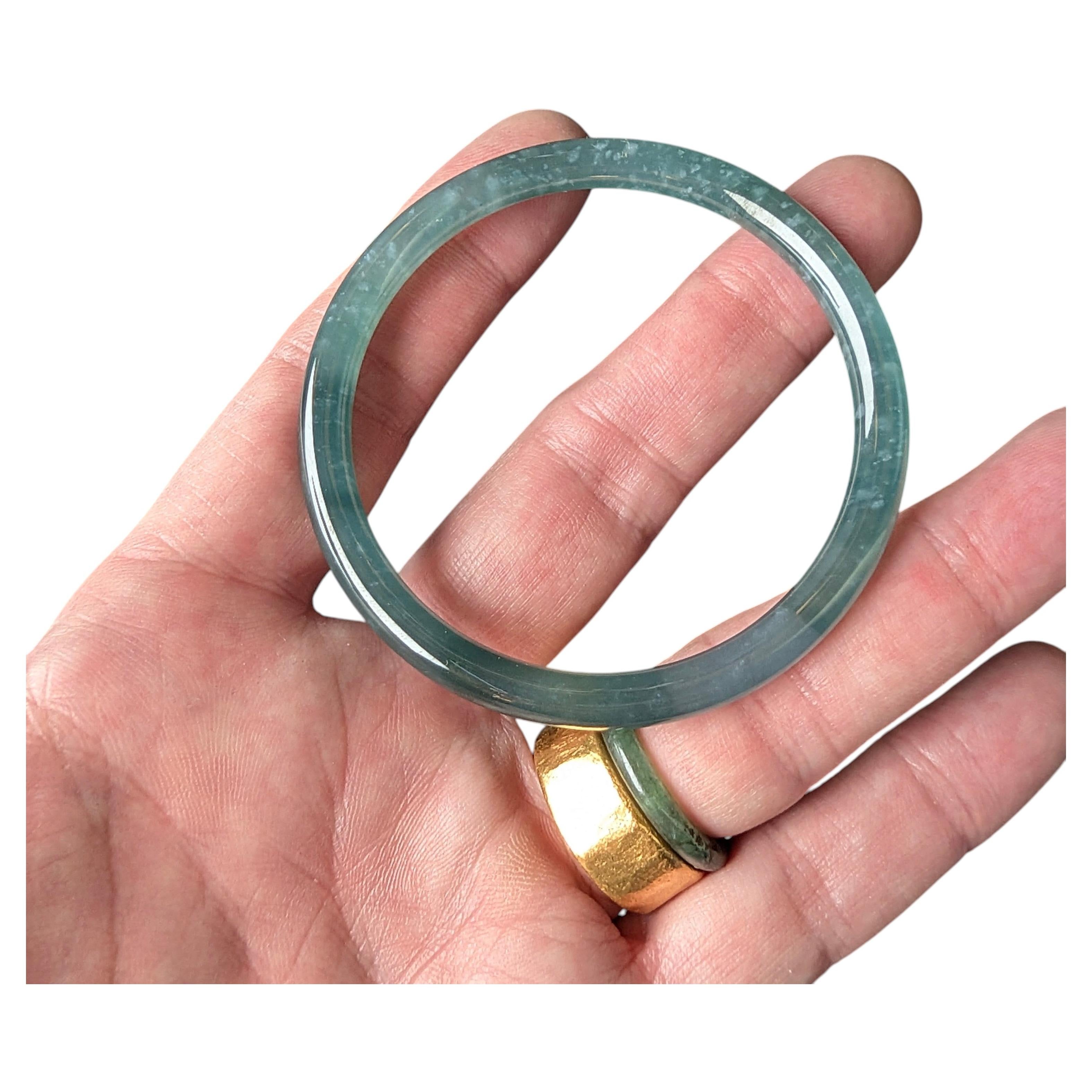 What does a bracelet symbolize?