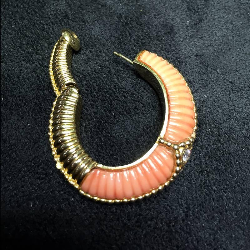 Women's 1970s Van Cleef & Arpels Coral Diamond gold Hoop Earrings For Sale
