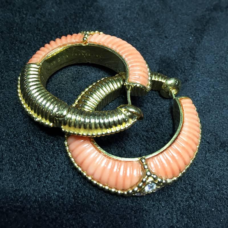 1970s Van Cleef & Arpels Coral Diamond gold Hoop Earrings For Sale 1