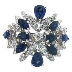 18K Weißgold Floraler Ring mit 0,71ct Diamanten und blauen Saphiren, VAE