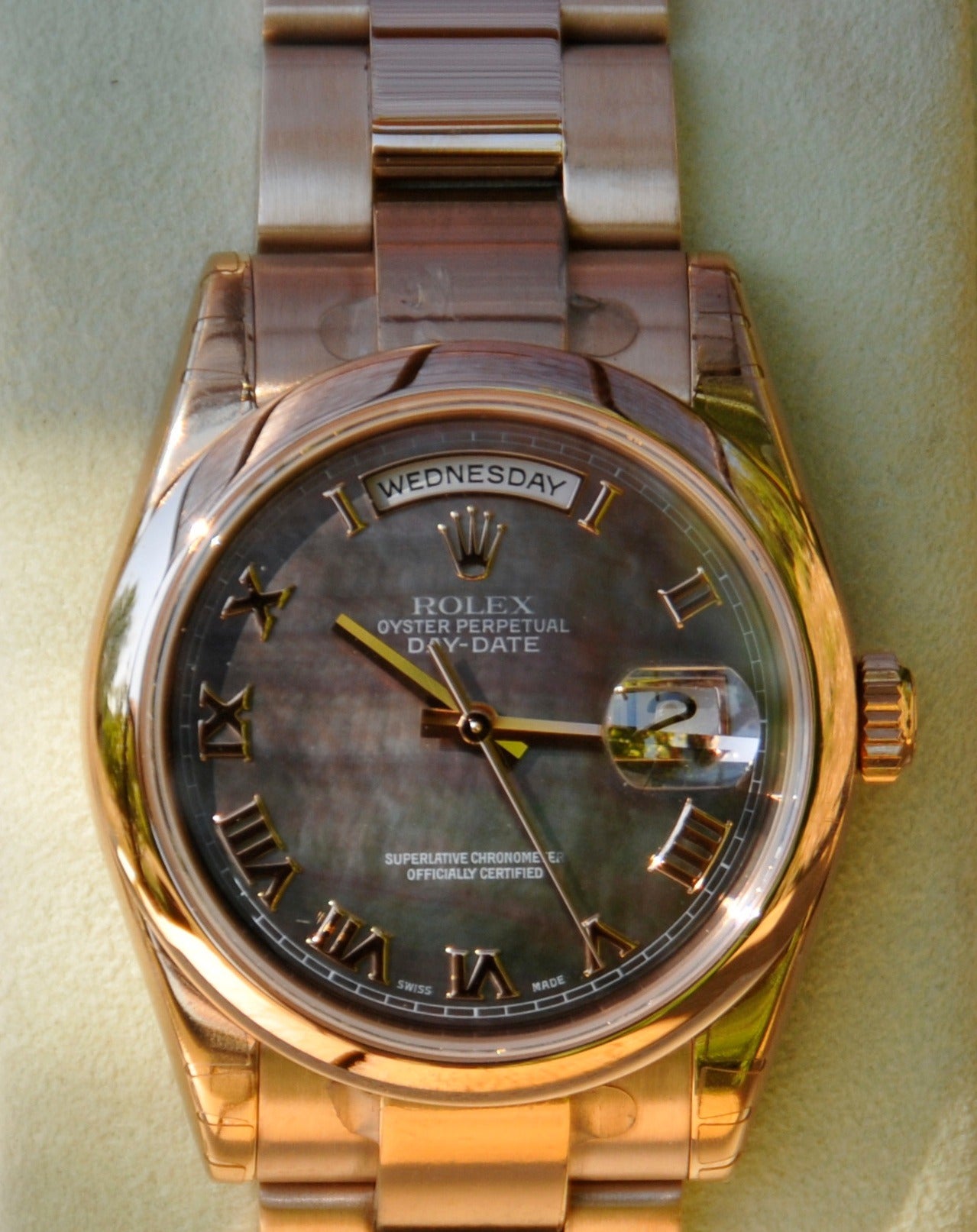Rolex Rose Gold President Day-Date Mother-of-Pearl Dial Wristwatch Ref. 118205 In Excellent Condition For Sale In Bologna, IT
