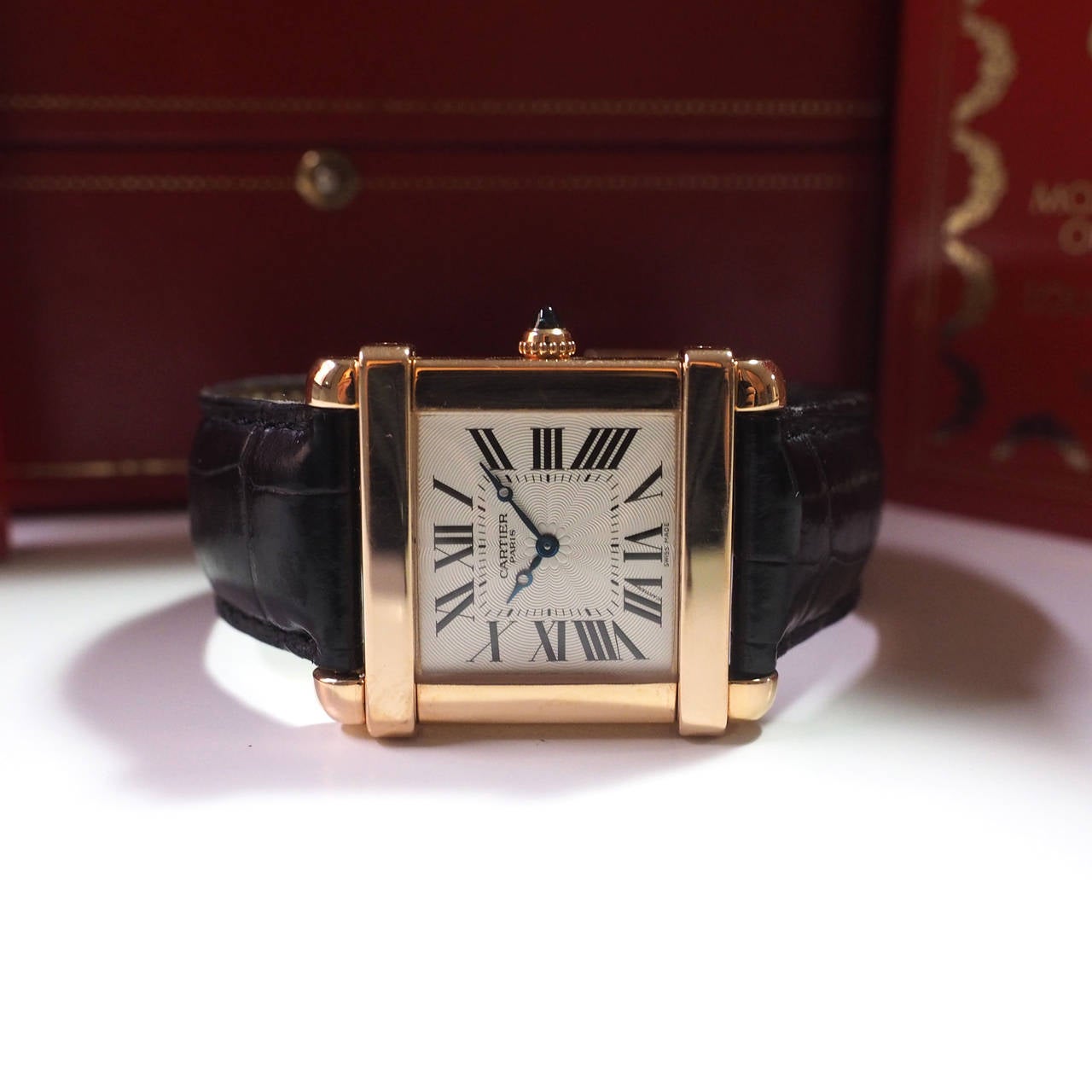 Cartier
Cartier Chinoise
Ref.: W 1542451
18K Pink Gold Case
Silvered Guilloché Dial with Roman Numerals
18K Pink Gold Cartier Deployante
Manual Winding
Dimensions: 29 x 29 mm
Year: About 2000