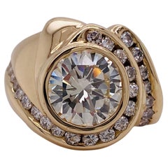 Anello con diamante asimmetrico firmato 3,99 carati GIA, gambo europeo in oro giallo 14K