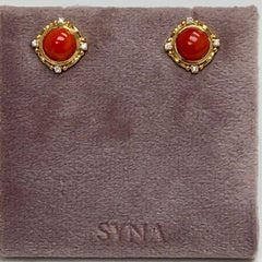 Boucles d'oreilles Syna en or jaune et corail, serties de diamants